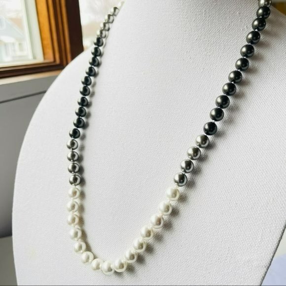 10mm Gradient Color White Gray Black Shell Pearl Necklace 29in - Picture 10 of 14